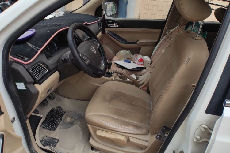 Used Baojun 730 2014 1.5L manual luxury trim 7 seats