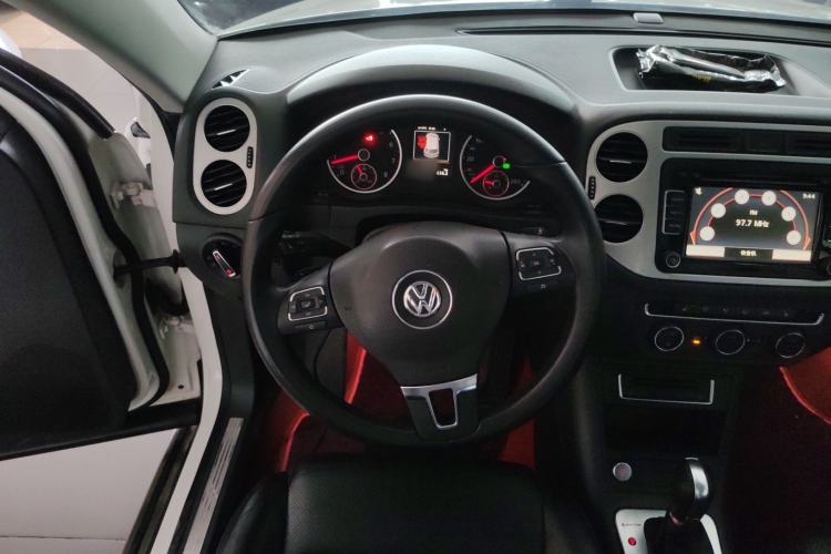 Used Volkswagen Tiguan 2015 1.8TSI Automatic All-Wheel-Drive Luxury Model Steering Wheel