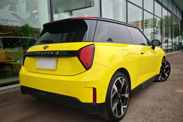 Used MINI Electric MINI COOPER 2024 452km COOPER SE Artist