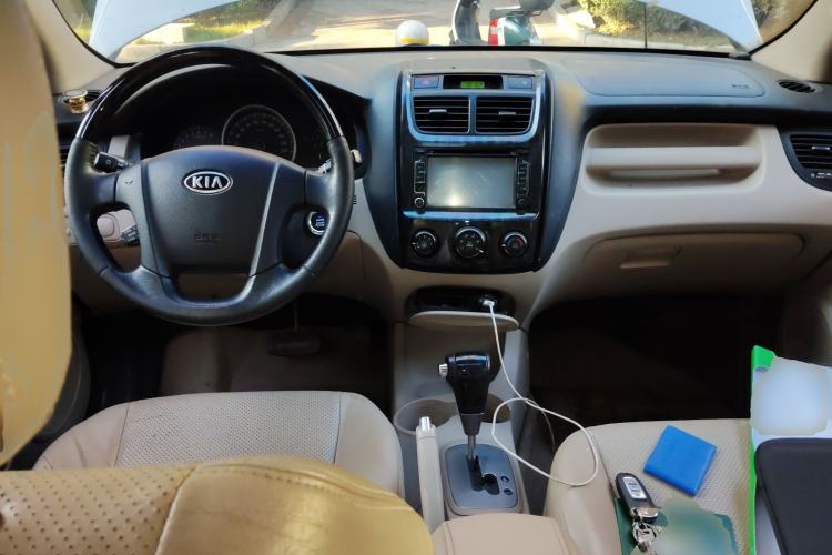 Used Kia Sportage 2012 2.0L Automatic Two-Wheel Drive GL Trim Center Console