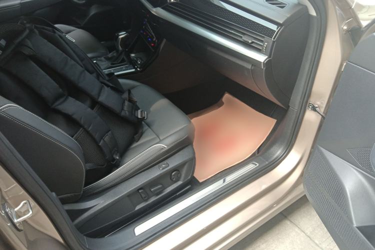 Used Volkswagen Passat 2022 330TSI Luxury Edition Right Front Seat