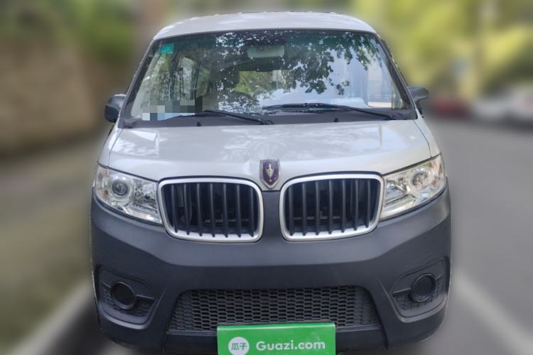 Used Jinbei Hiace X30 2023 1.5L Super-Comfortable Passenger Van 5/6/7-Seater Non-Air-Conditioned Version Model SWC15M Front