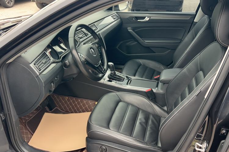 Used Volkswagen Passat 2017 330TSI DSG Luxury Edition
