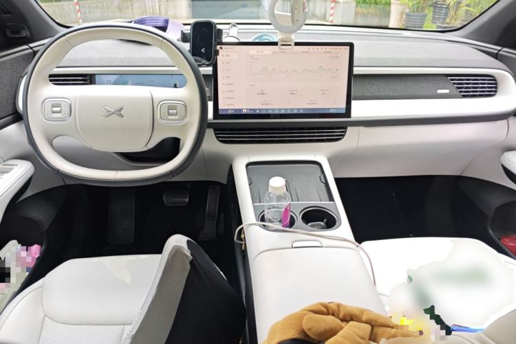 Used XPeng G6 2023 580 Long-Range Pro Center Console