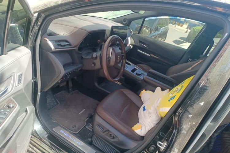 Used Toyota SIENNA 2021 2.5L Hybrid Platinum Edition Driver Seat