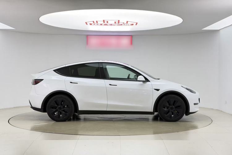 Used Tesla Model Y 2023 Long-Range All-Wheel-Drive Version
