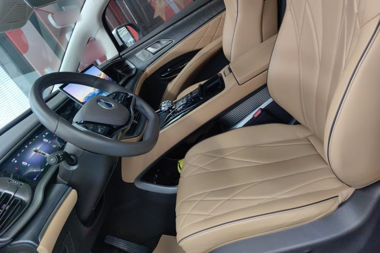 Used Denza D9 2024 DM-i 970 Luxury Model
