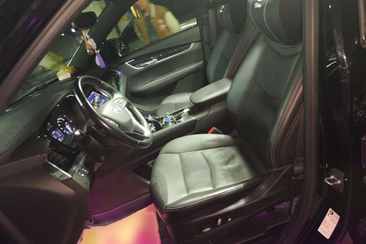 Used Cadillac XT6 2021 2.0T Six-Seater Four-Wheel-Drive Luxury Version Left Front Seat