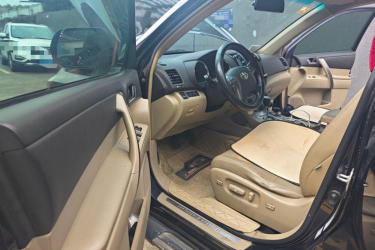 Used Toyota Highlander 2009 2.7L Two-Wheel Drive 7-Seater Luxury Edition
