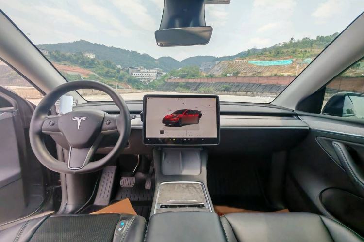 Used Tesla Model Y 2024 Rear-Wheel-Drive Version Interior 1