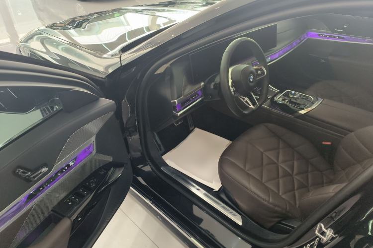 Used BMW 7 Series 2023 735Li M Sport Package Interior 3