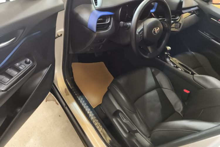 Used Toyota C-HR 2018 2.0L Leading with Sunroof China VI Standard
