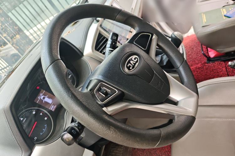 Used JAC Refine M4 2016 2.0L Manual Comfort Edition
