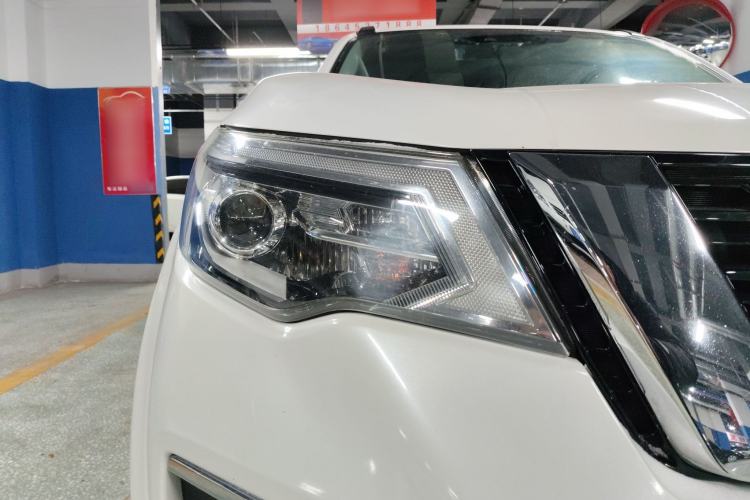 Used Nissan Terra 2018 2.5L Automatic 4x4 Flagship Edition Right Front Headlight