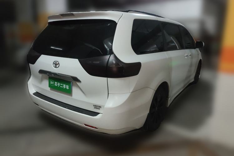 Used Toyota SIENNA 2018 3.5L Four-Wheel Drive SE Version 7 Seats U.S. Specification Rear Right 45 Deg
