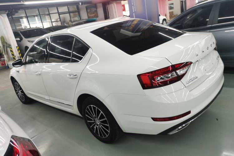 Used Skoda Octavia 2019 TSI230 DSG SmartDrive Luxury Edition China VI Left Side