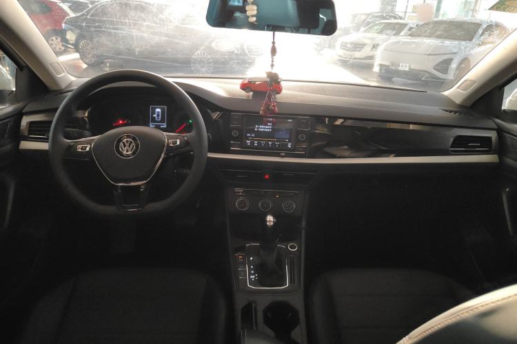 Used Volkswagen Lavida 2019 1.5L Automatic Comfort Edition China VI Standard Center Console