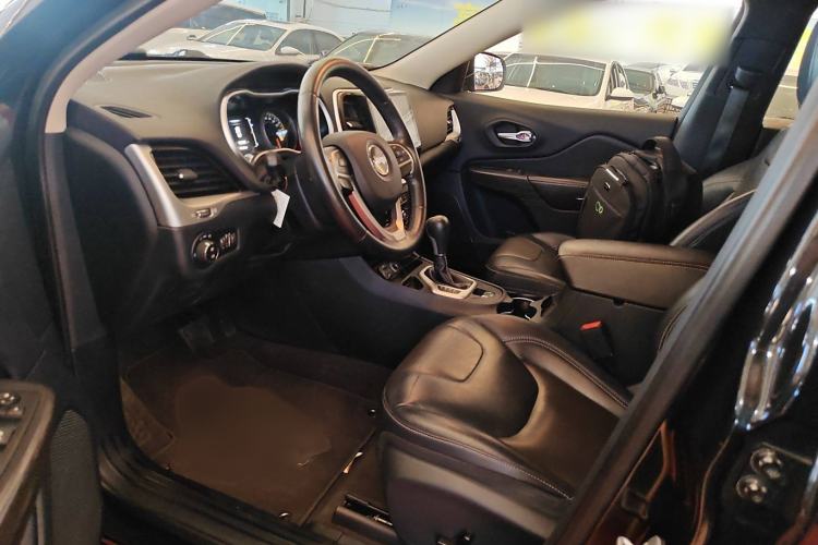 Used Jeep Cherokee 2016 2.4L Leading Edition