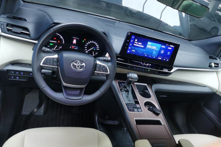 Used Toyota Granvia 2022 2.5L Hybrid Premium Edition Center Console