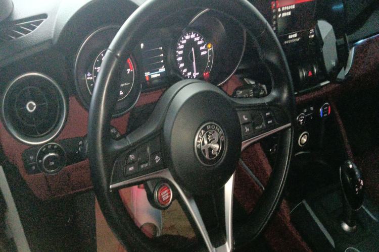 Used Alfa Romeo Stelvio 2017 2.0T 200HP Elite Edition Steering Wheel