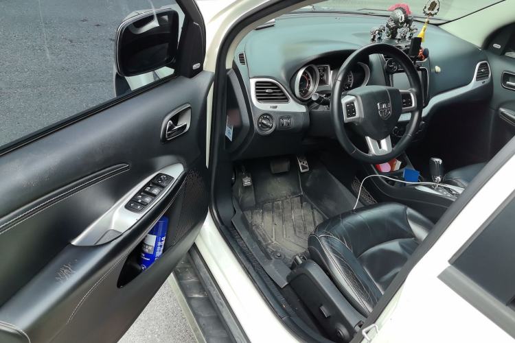 Used Dodge Journey 2013 2.4L Two-Wheel Drive Luxury Version