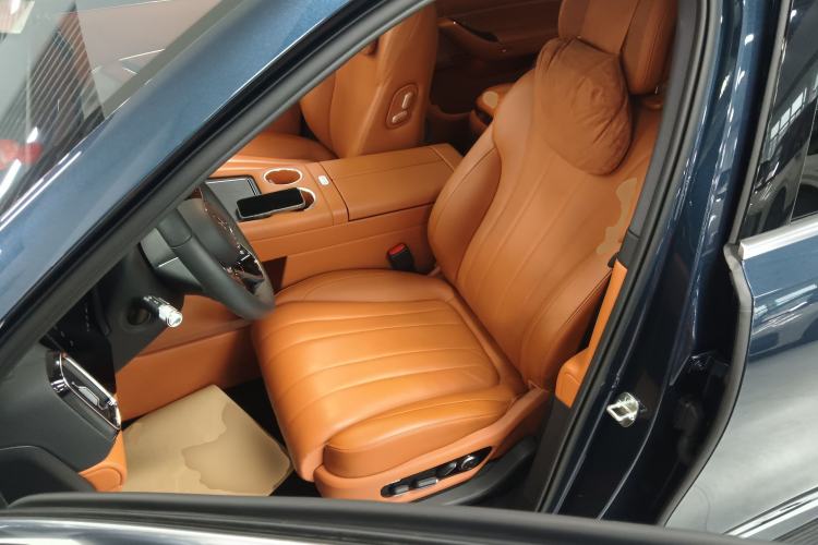 Used Hima AITO M8 2025 Model Pure Electric Ultra Six-Seat Four-Wheel-Drive Version