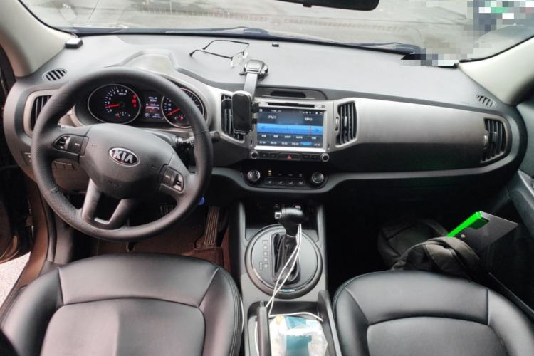 Used Kia Sportage R 2015 2.0L Automatic Two-Wheel Drive GL Center Console