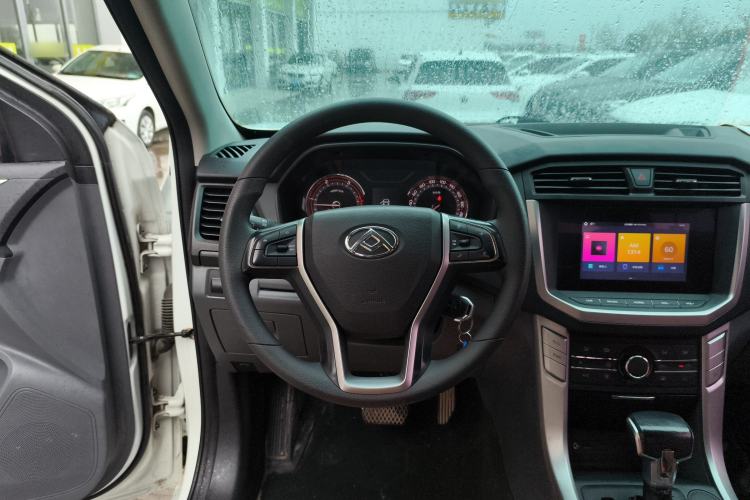 Used SAIC MAXUS T70 2019 2.0T Diesel Automatic Two-Wheel Drive Comfort Edition with Long Bed and High Ground Clearance