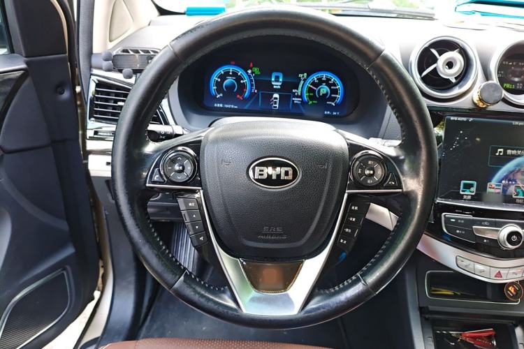 Used BYD Tang New Energy 2015 2.0T Four-Wheel-Drive Flagship Model