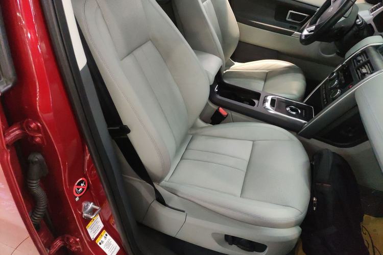 Used Land Rover Discovery Sport 2018 240 PS SE Version Right Front Seat