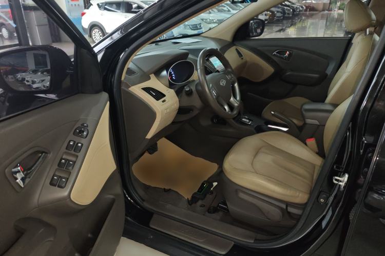 Used Hyundai ix35 2015 2.0L Automatic 2WD Smart Version China V Standard Driver Seat