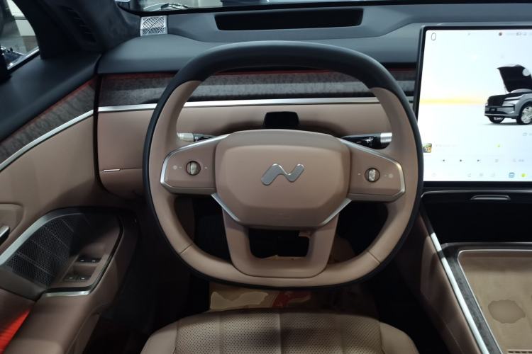 Used ONVO Luxeed L90 2025 Model—Max Six-Seater Version Steering Wheel