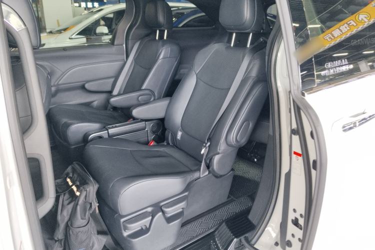 Used Toyota Granvia 2024 2.5L Hybrid Prestige PLUS Four-Wheel Drive Version Left Rear Seat