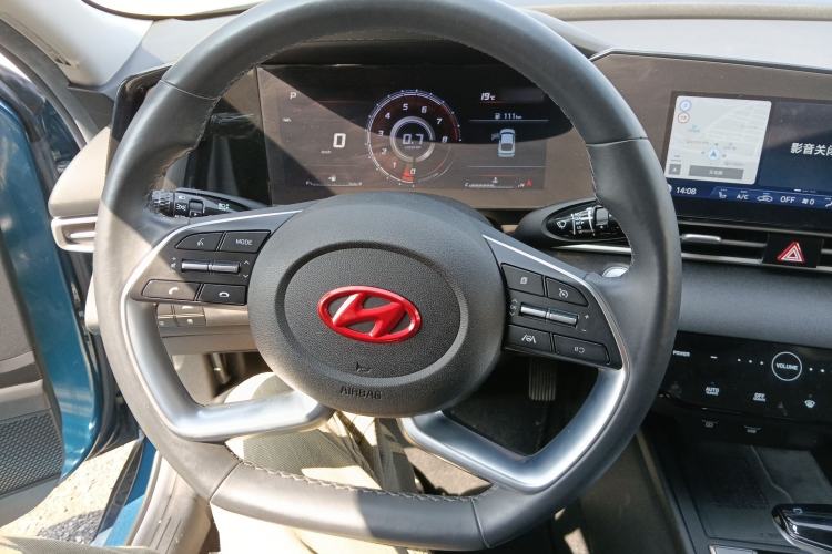 Used Hyundai Elantra 2021 1.5L CVT LUX Prestige Edition Steering Wheel