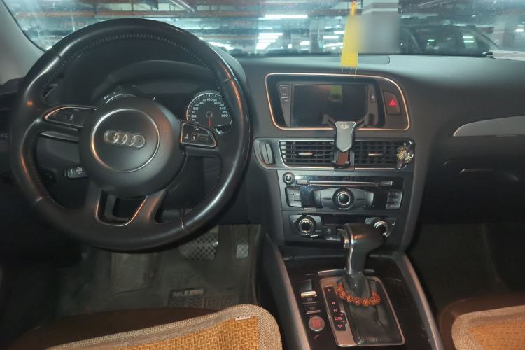 Used Audi Q5 2016 40 TFSI Technology Edition Center Console