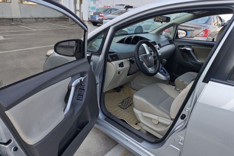 Used Toyota Verso 2014 Starlight 180E CVT Elite Edition
