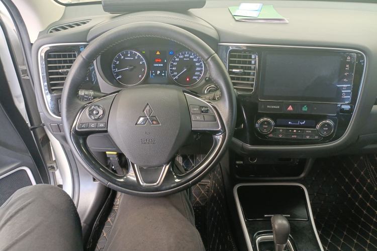 Used Mitsubishi Outlander 2019 2.0L Two-Wheel Drive Comfort Edition 5 Seats China VI Standard