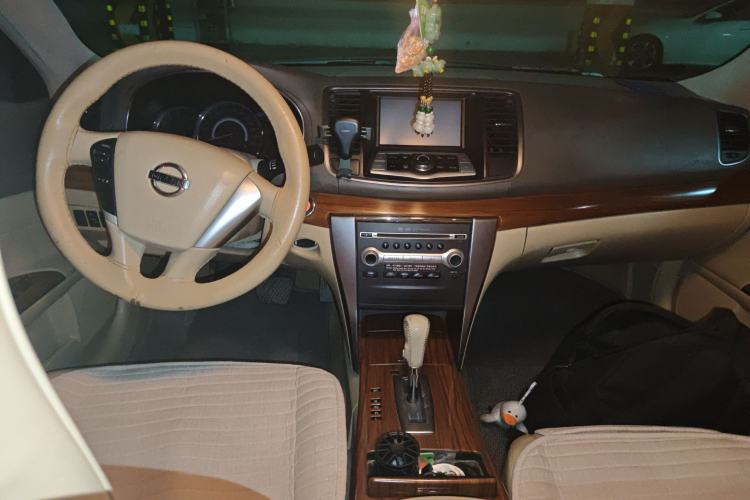 Used Nissan Teana 2011 2.0L XL Comfort Edition Center Console