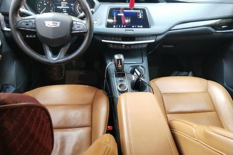 Used Cadillac XT4 2018 28T 4x4 Platinum Edition