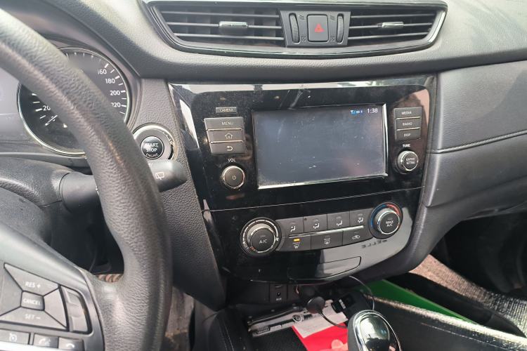 Used Nissan X-Trail 2017 2.0L CVT Comfort Edition 2WD Audio And AC Panel