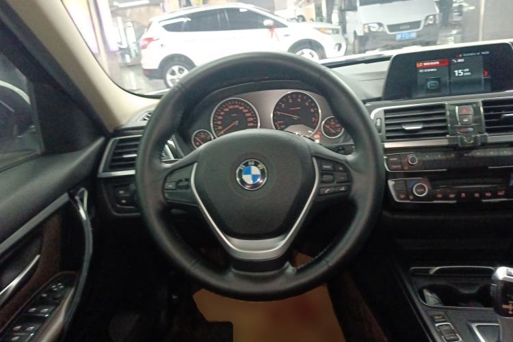 Used BMW 3 Series 2017 318i Fashion Model Steering Wheel