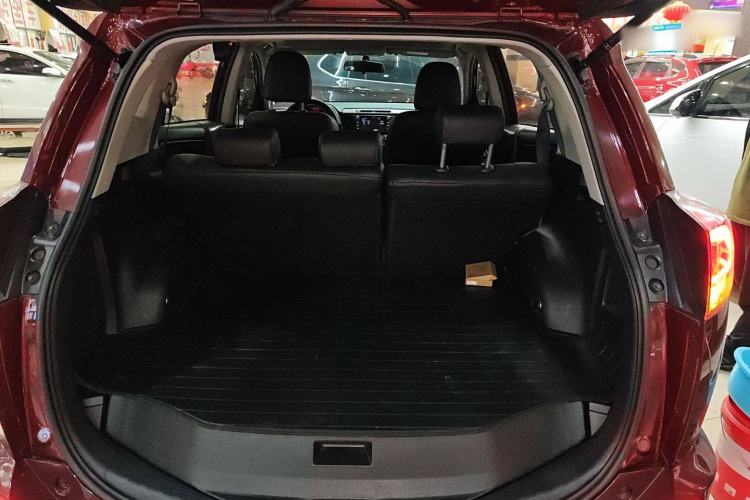 Used Toyota RAV4 2016 2.0L CVT Two-Wheel Drive Fashion Edition China V Standard
