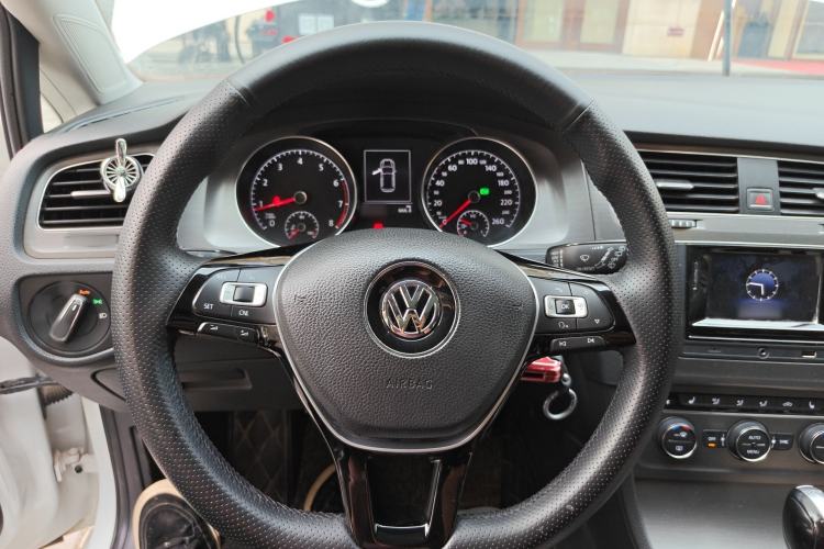 Used Volkswagen Golf 2016 230TSI Automatic Comfort Version Steering Wheel