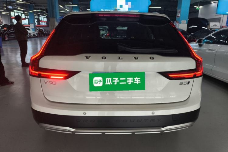 Used Volvo V90 2024 Cross Country B5 AWD Prestige Edition