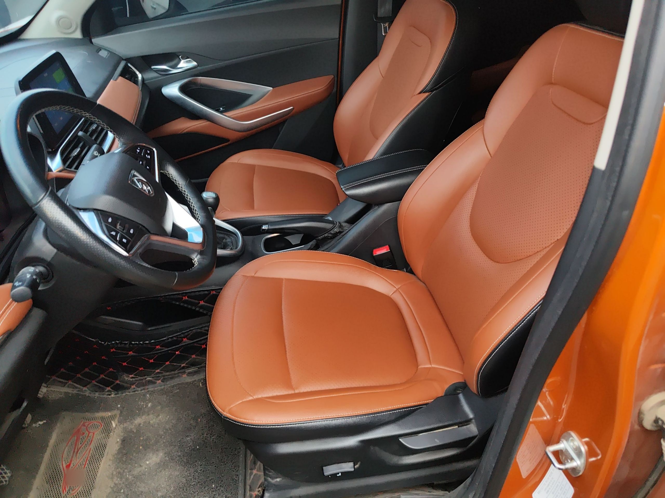 المقاعد الأمامية داخل السيارة