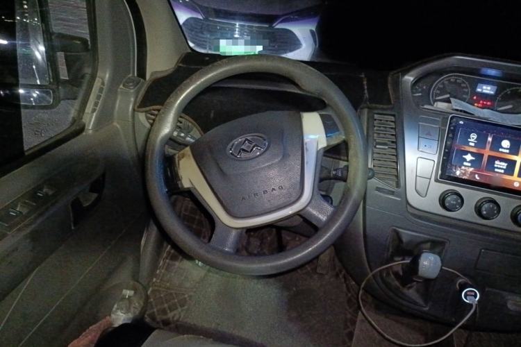 Used SAIC MAXUS Xintu V80 2017 2.5T 5-Speed Manual Aoyuntong National V Standard Long Wheelbase High-Roof 6-10 Seater Steering Wheel