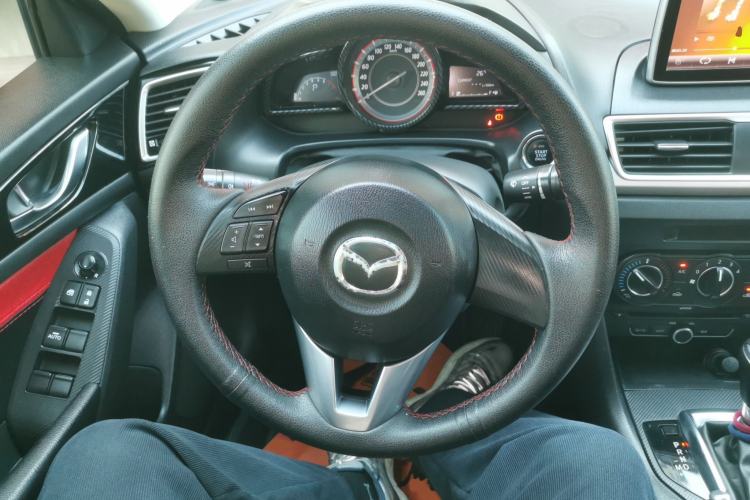 Used Mazda Mazda 3 Axela 2014 Sedan 1.5L Automatic Comfort Model
