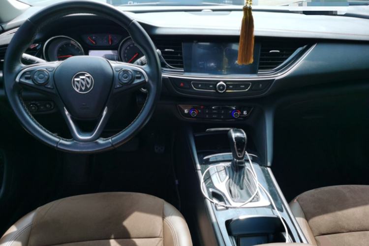 Used Buick Regal 2017 20T Elite Edition Center Console