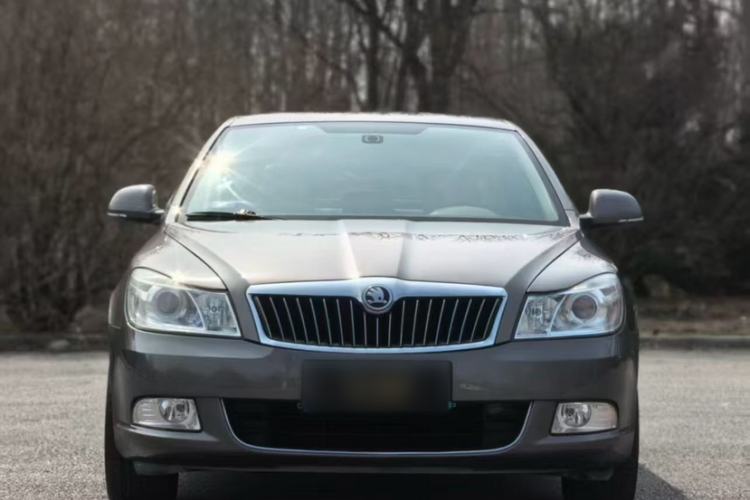 Used Skoda Octavia 2015 Classic Model 1.6L Manual Yijie Edition Exterior 4