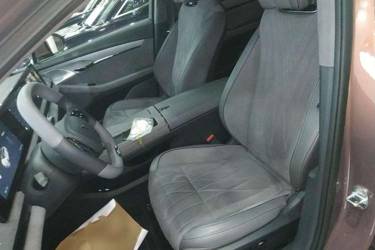 Used VOYAH PASSION 2023 Four-Wheel Drive Long-Range Version
